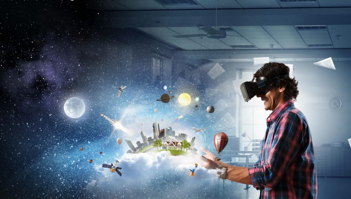 In-Depth Look at Augmented Reality and Virtual Reality