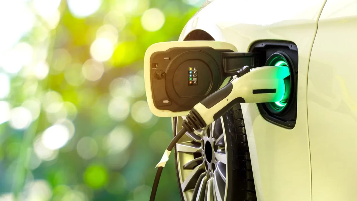 Major Challenges and Opportunities in the Electric Vehicle Market